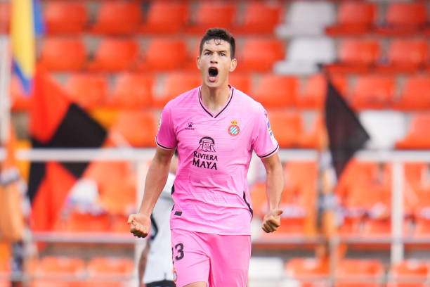 當(dāng)閃電博爾特遇上C羅：掰手腕大戰(zhàn)引爆全網(wǎng)熱議！