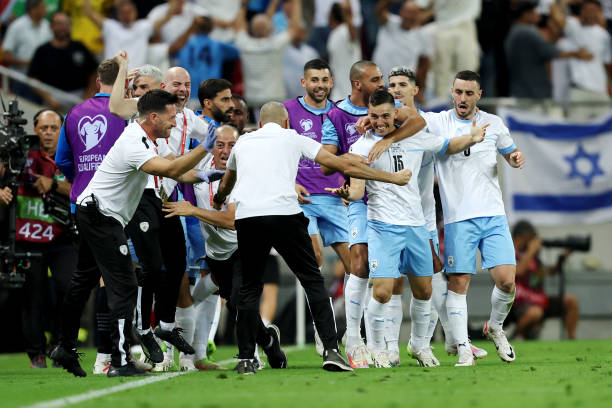 教練和球員如何利用本方半場越位規(guī)則制定戰(zhàn)術(shù)？