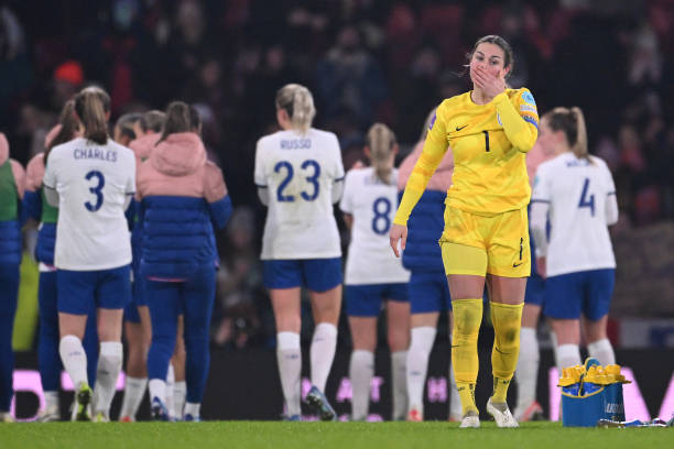 裁判視角：在電光火石間，如何依據(jù)規(guī)則做出禁區(qū)手球的正確判罰？ (從執(zhí)法者角度剖析