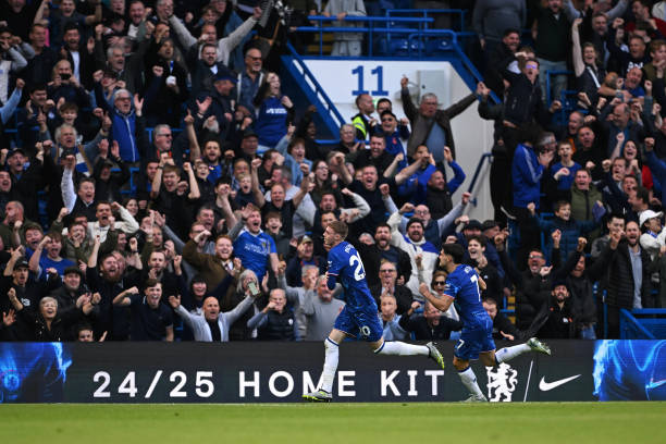 邊線球守門員能否用手接球？規(guī)則解析