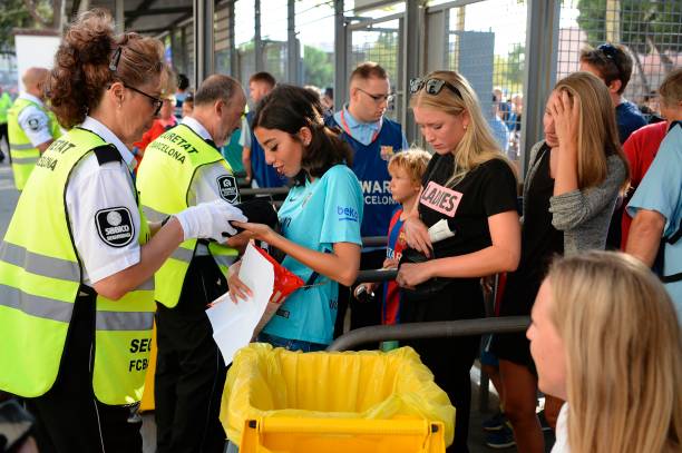 小羅眼中的馬拉多納：跨越時(shí)代的足球偶像崇拜