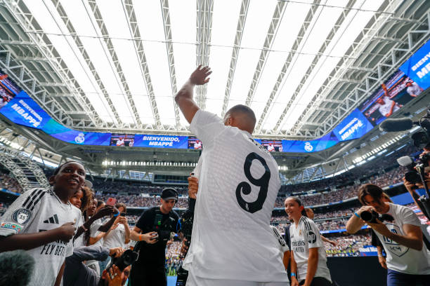 莫德里奇：克羅地亞國家隊的中場靈魂與領袖