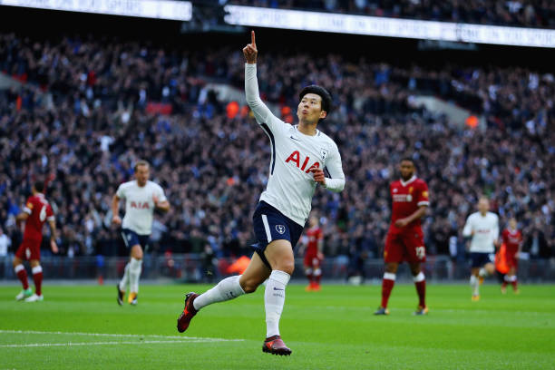 璀璨星光！2016-2017歐冠頒獎(jiǎng)典禮上的十大難忘時(shí)刻