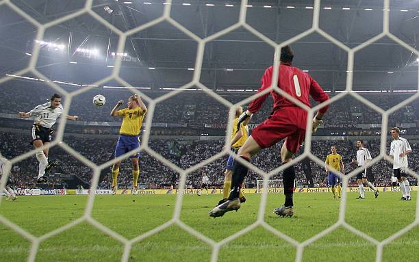 門將用手進(jìn)球：球迷和專家的不同看法