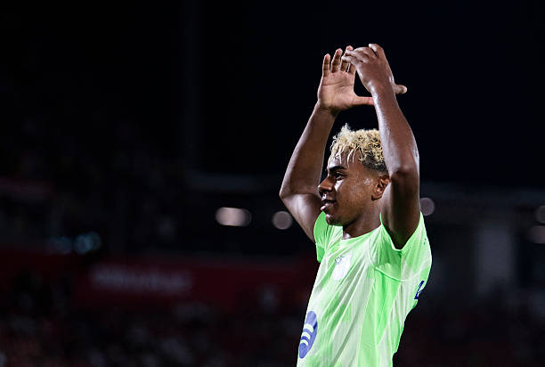 15年英超積分榜分析：爭四格局與降級懸念