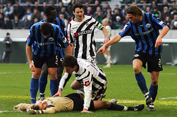 全攻全守戰(zhàn)術(shù)的優(yōu)缺點(diǎn)：一場(chǎng)高風(fēng)險(xiǎn)高回報(bào)的博弈