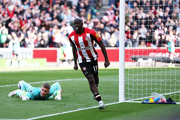 姆巴佩vs哈蘭德實(shí)況足球?qū)Ρ龋赫l(shuí)才是游戲中的最強(qiáng)鋒霸？