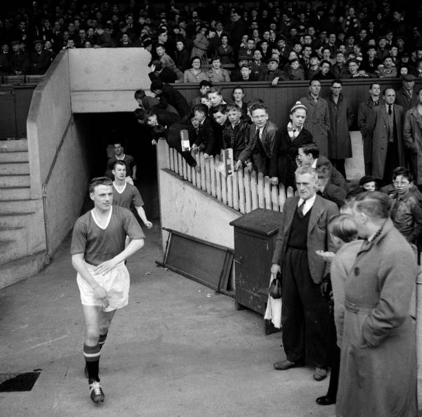 歐冠比賽周期詳解：從小組賽到?jīng)Q賽的完整時間線