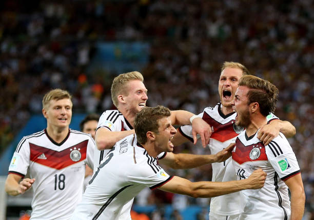 齊達內(nèi)VS現(xiàn)代中場大師：盤帶能力的對比分析