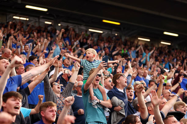 訓(xùn)練技巧：如何像職業(yè)球員一樣踢出高速射門？