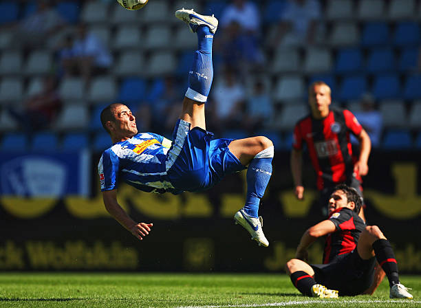 歐冠決賽經(jīng)典時刻：梅西頭球終結(jié)曼聯(lián)王朝