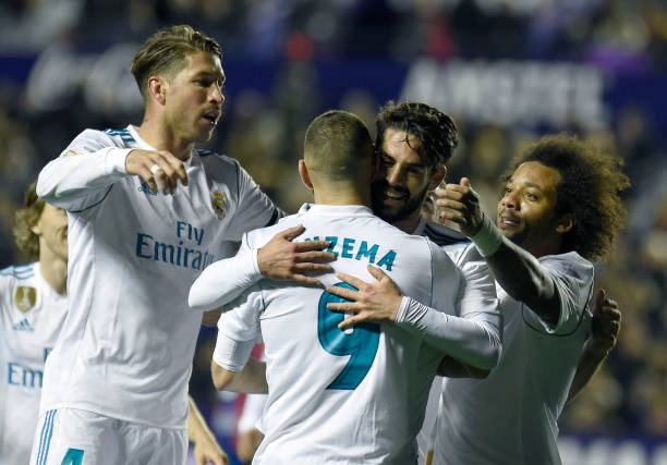 德甲最新戰(zhàn)況：保級(jí)大戰(zhàn)激烈，榜首爭(zhēng)奪懸念重重