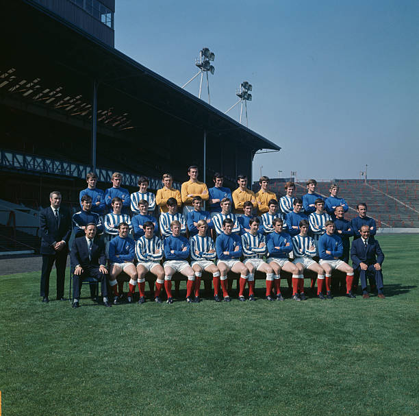 誰打破了前鋒壟斷，成為第一個(gè)后衛(wèi)足球先生？