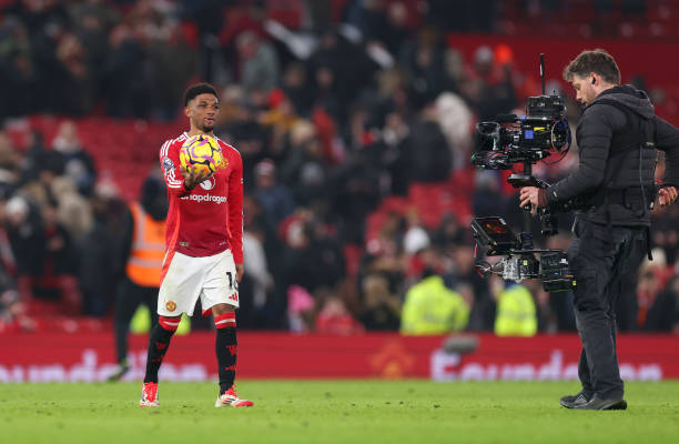 足球場(chǎng)草皮選擇：天然草與人工草的成本對(duì)比