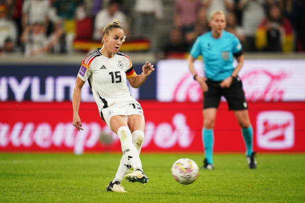 射門力量訓(xùn)練TOP 10：從腿部爆發(fā)到核心穩(wěn)定，一個都不能少