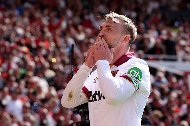 齊達內(nèi)如何平衡皇馬陣容中的超級球星與團隊協(xié)作？