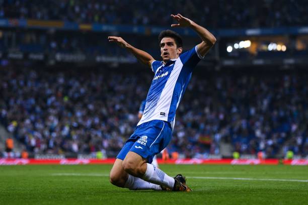 定位球戰(zhàn)術(shù)博弈：人墻跑動(dòng)與越位規(guī)則的灰色地帶