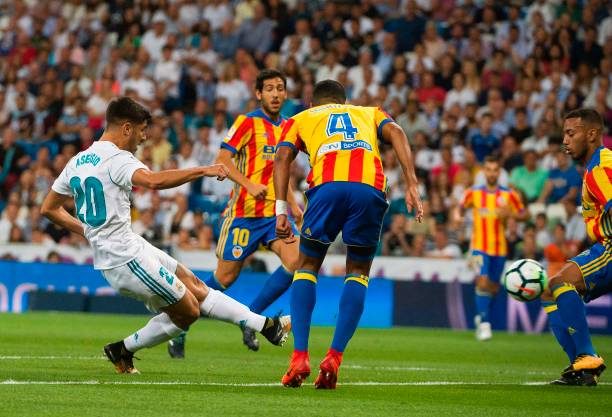 轉(zhuǎn)會截止日瘋狂夜：德甲各隊(duì)的最后沖刺與壓哨簽約