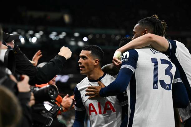 絕平點(diǎn)球+紅牌！申花客場(chǎng)戲劇性搶回1分