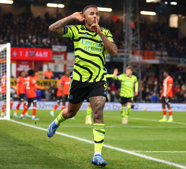 齊達(dá)內(nèi)vs羅納爾多：世紀(jì)對(duì)決精彩瞬間