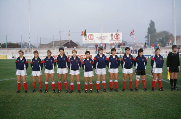 2022最新FIFA足球世界破解版下載:無限點(diǎn)券暢玩指南