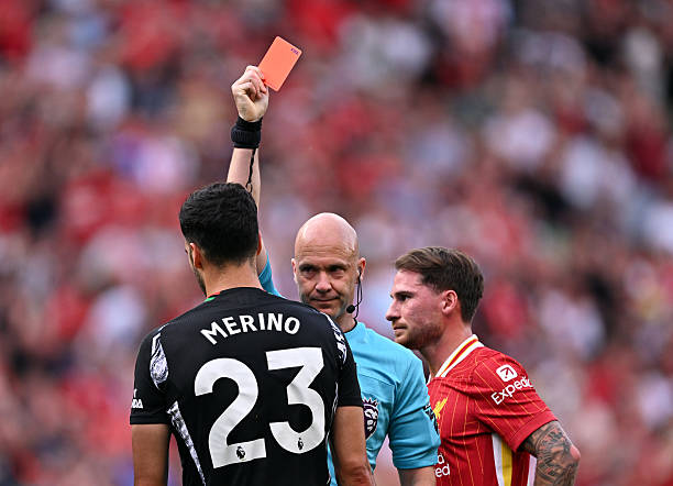 從籃球到足球？C羅95米頭球展現(xiàn)恐怖滯空能力