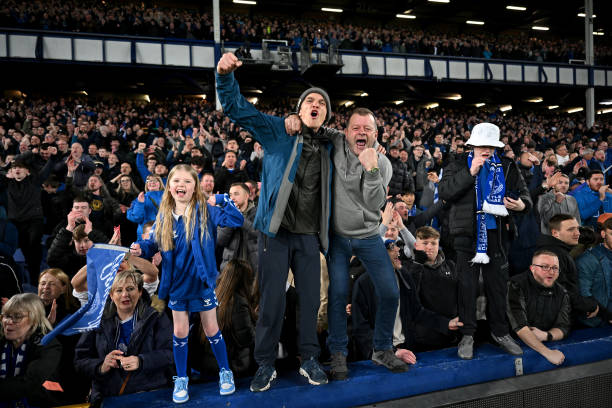 紅牌罰下后，球員下一場還能上場嗎？規(guī)則詳解