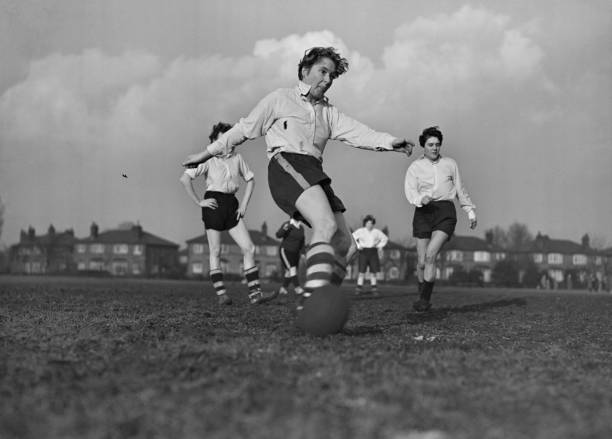 法甲焦點(diǎn)戰(zhàn)：里昂主場迎戰(zhàn)里爾，誰能笑到最后？