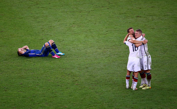 直接任意球vs間接任意球：關(guān)鍵區(qū)別與判罰依據(jù)