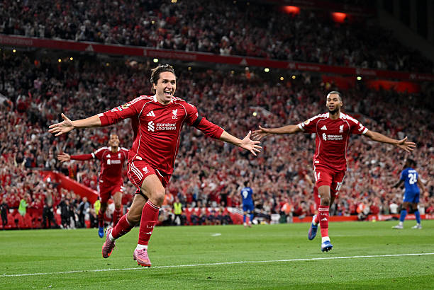 足球邊線球教學(xué)：踩線發(fā)球是否合法？完整示范