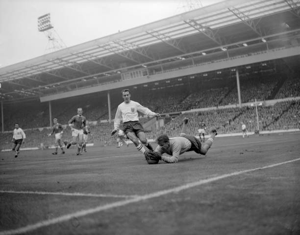 邊線球發(fā)球與比賽戰(zhàn)術：規(guī)則允許范圍內(nèi)的創(chuàng)新運用