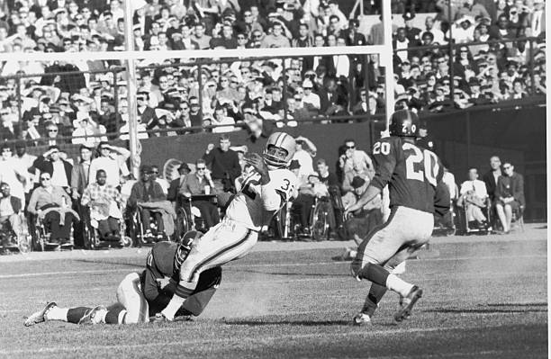 探討榮譽缺失與其地位崇高的悖論