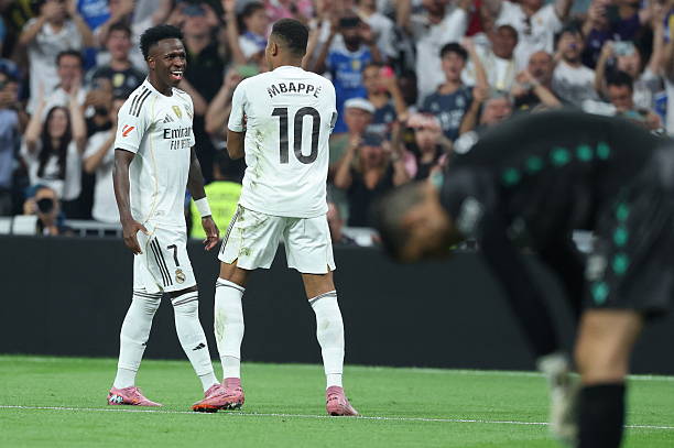 布魯克林與妮可拉的甜蜜愛情：從戀愛到婚禮的全記錄