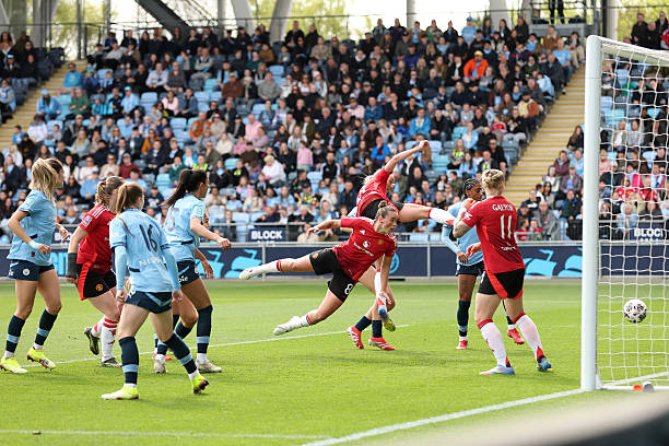 點(diǎn)球判罰手勢(shì)背后的足球規(guī)則邏輯