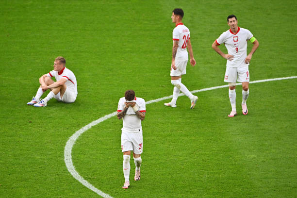 間接任意球直接射門算犯規(guī)嗎？裁判如何判罰？