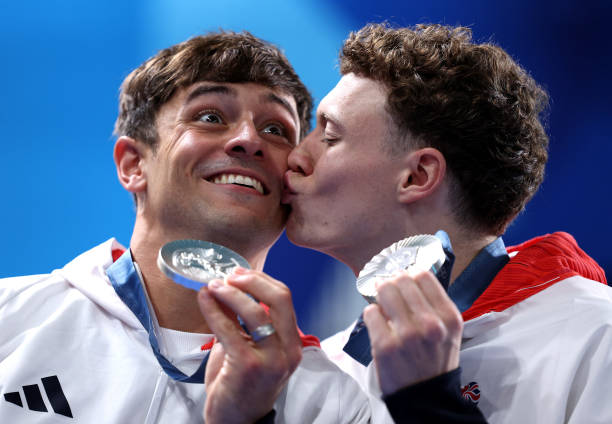 揭秘冰墩墩:一個熊貓形象的多重象征意義