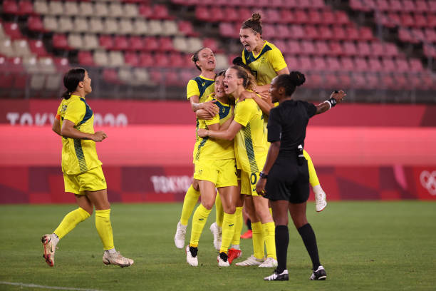 陳夢(mèng)、孫穎莎、伊藤美誠(chéng)：奧運(yùn)女乒頒獎(jiǎng)臺(tái)上的榮耀時(shí)刻