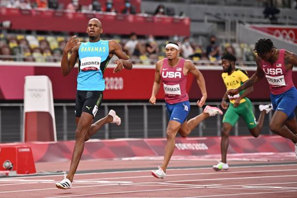 博爾特現(xiàn)狀視頻引發(fā)熱議，傳奇永不落幕！