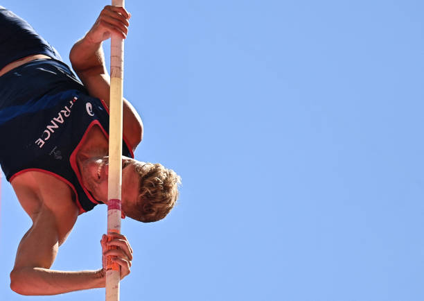 陳若琳身高成謎，網(wǎng)友熱議：她到底有多高？