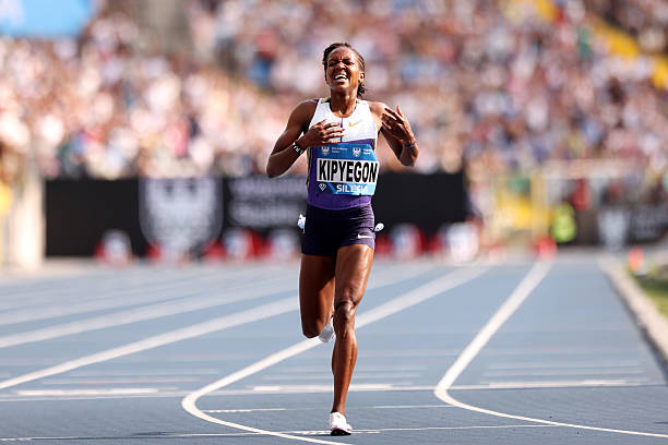 馬拉松賽場的不公：選手被推事件引發(fā)憤怒