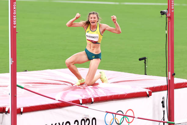 高敏跳水女皇與年輕選手同臺競技，傳承跳水精神！