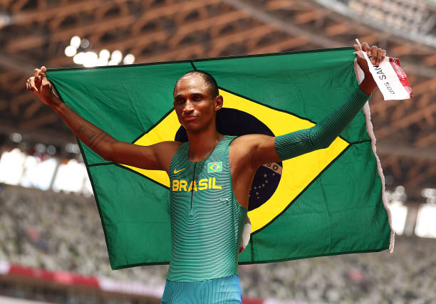 冰球點球補射與普通點球的區(qū)別是什么？