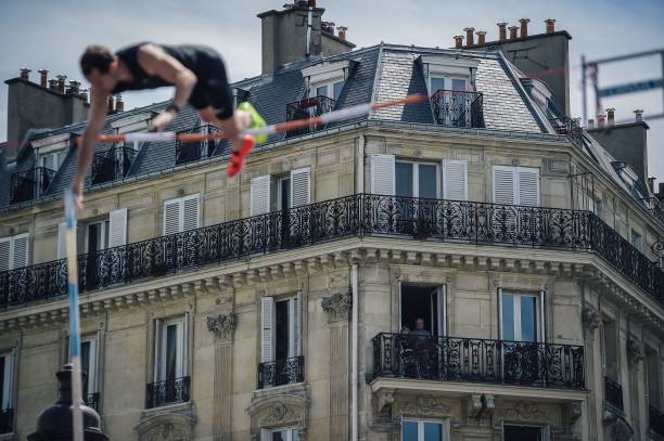 吳敏霞郭晶晶的跳水動(dòng)作：力量與柔美的結(jié)合