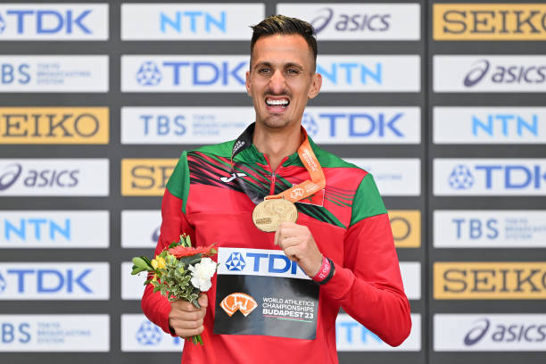 2小時(shí)07分30秒！中國(guó)馬拉松新紀(jì)錄誕生背后的故事