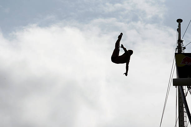 三級跳遠(yuǎn)動(dòng)作分解：慢動(dòng)作視頻助你突破技術(shù)瓶頸