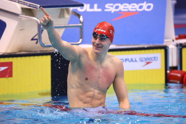 中國(guó)游泳隊(duì)再創(chuàng)輝煌！4×100米接力奪冠，為國(guó)爭(zhēng)光！