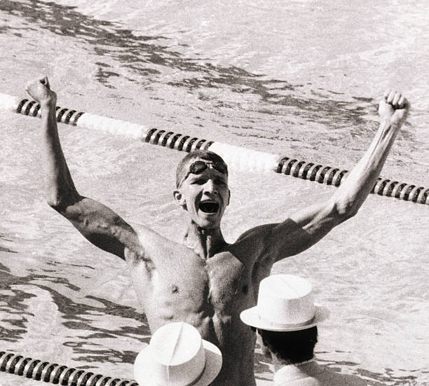 女子100米蛙泳金牌爭奪戰(zhàn)，精彩瞬間回顧