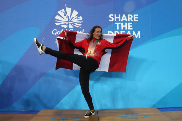 漂浮的夢(mèng)境：游泳館里不尋常的船影