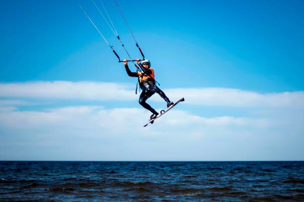 兒童簡筆畫教程：游泳池與游泳圈的組合畫法