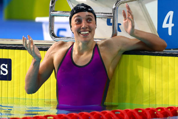 私人游泳教練與俱樂(lè)部教練收入對(duì)比